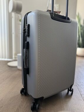 New 🧳✈️🌎 CALPAK 26” Hardside Spinner Luggage